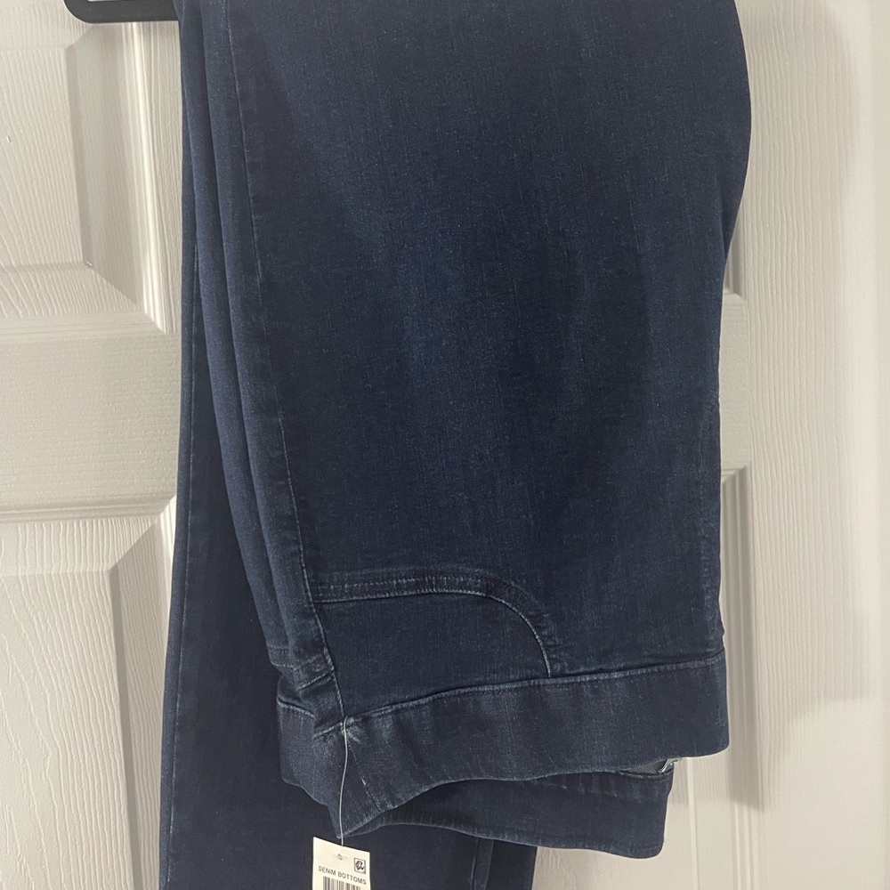 Comfy dark blue denim jeggings